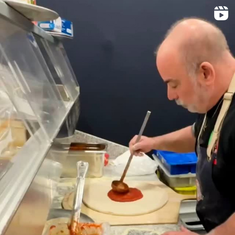 World Pizza Champion Anthony Desousa in action